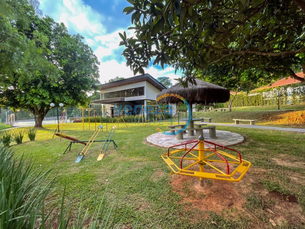 Casa Residencial à venda no bairro Vale do Arvoredo de Londrina com 228m<sup>2</sup> útil, 3 quartos, 4 vagas de garagem