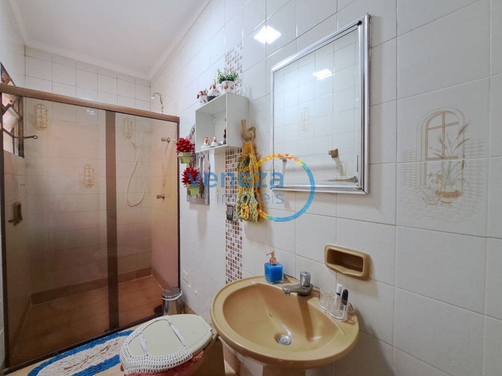 Casa Residencial à venda no bairro Parigot de Souza de Londrina com 75m<sup>2</sup> útil, 3 quartos