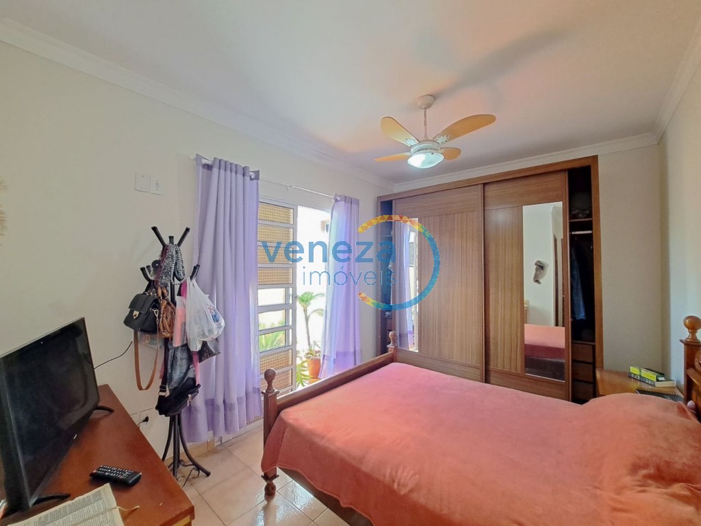 Casa Residencial à venda no bairro Parigot de Souza de Londrina com 75m<sup>2</sup> útil, 3 quartos