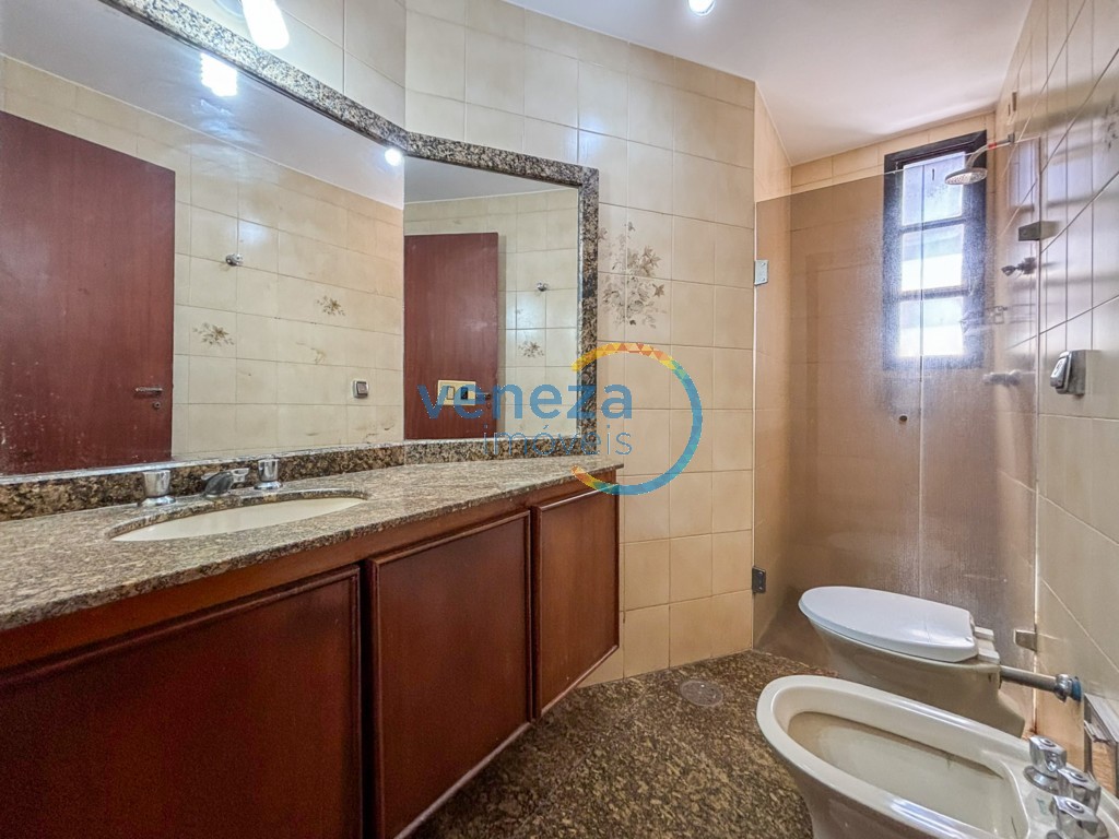 Apartamento para locação no bairro Centro de Londrina com 190.64m<sup>2</sup> útil, 5 quartos, 2 vagas de garagem