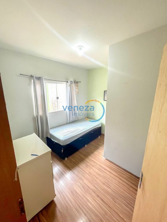 Casa Residencial à venda no bairro Maria Celina de Londrina com 140m<sup>2</sup> útil, 3 quartos, 3 vagas de garagem