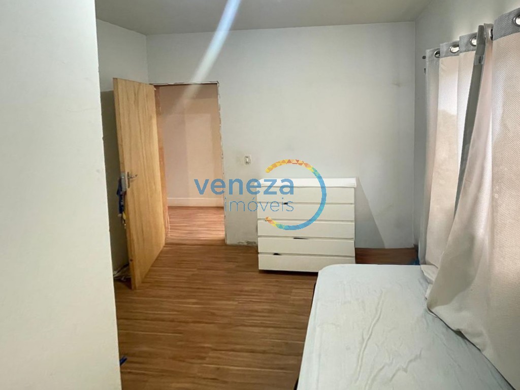 Casa Residencial à venda no bairro Maria Celina de Londrina com 140m<sup>2</sup> útil, 3 quartos, 3 vagas de garagem