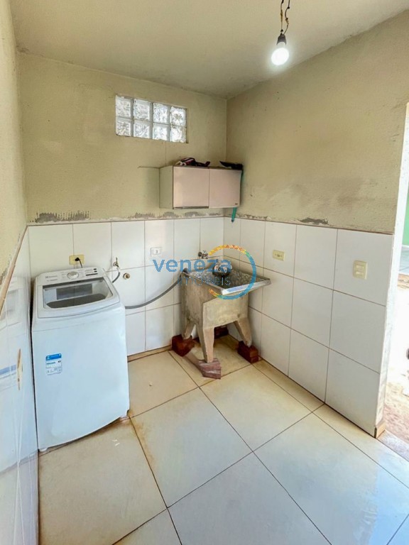 Casa Residencial à venda no bairro Maria Celina de Londrina com 140m<sup>2</sup> útil, 3 quartos, 3 vagas de garagem