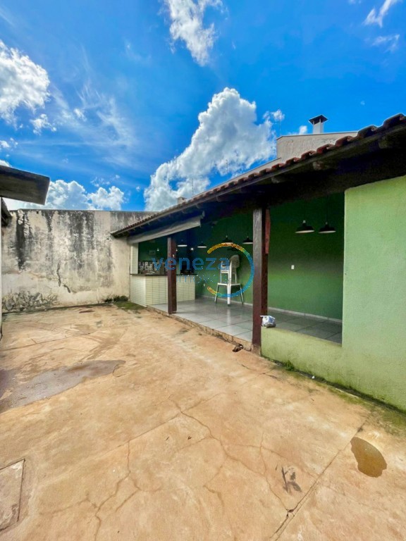 Casa Residencial à venda no bairro Maria Celina de Londrina com 140m<sup>2</sup> útil, 3 quartos, 3 vagas de garagem