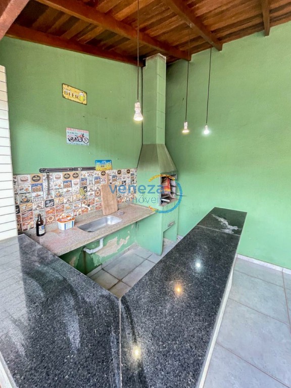 Casa Residencial à venda no bairro Maria Celina de Londrina com 140m<sup>2</sup> útil, 3 quartos, 3 vagas de garagem