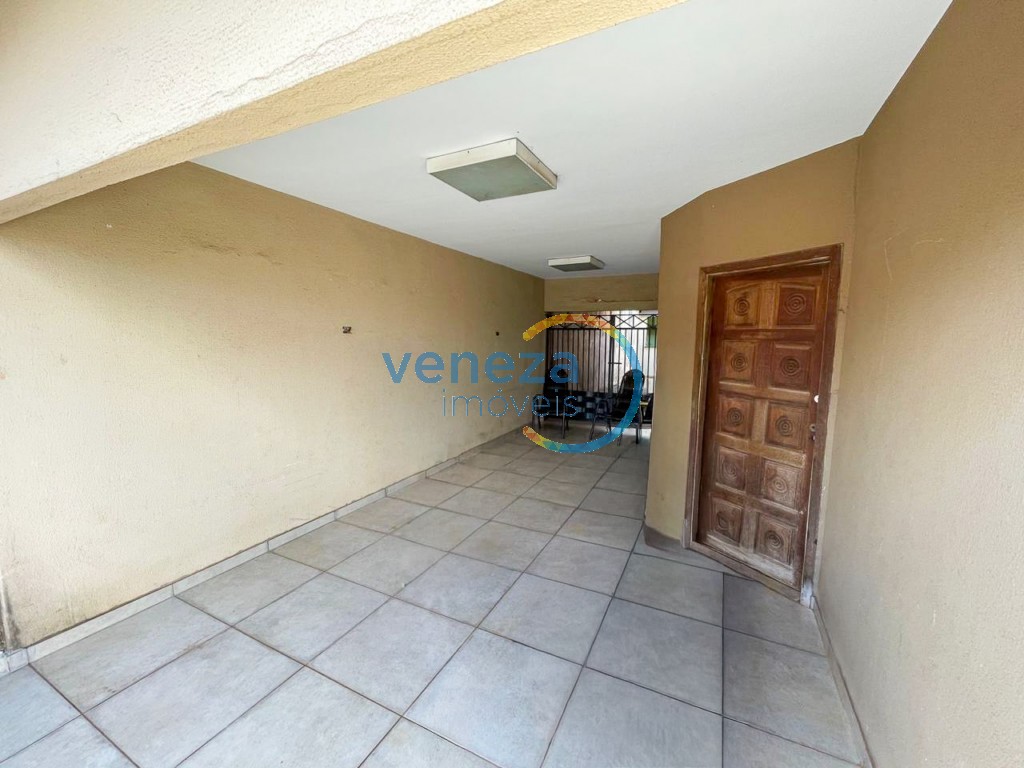 Casa Residencial à venda no bairro Maria Celina de Londrina com 140m<sup>2</sup> útil, 3 quartos, 3 vagas de garagem