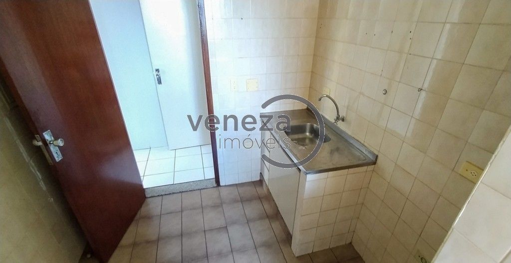 Apartamento à venda no bairro Claudia de Londrina com 55.28m<sup>2</sup> útil, 3 quartos, 1 vaga de garagem