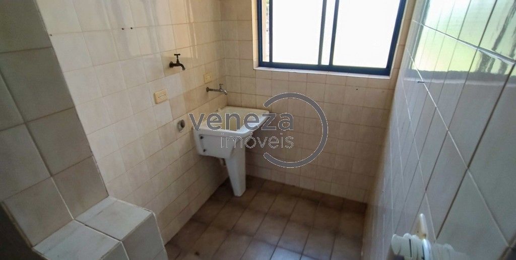 Apartamento à venda no bairro Claudia de Londrina com 55.28m<sup>2</sup> útil, 3 quartos, 1 vaga de garagem