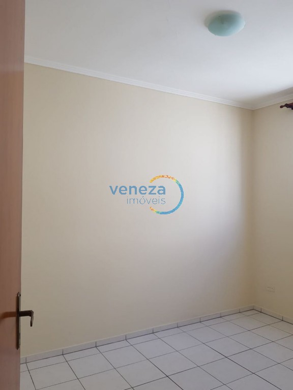 Apartamento à venda no bairro Centro de Londrina com 71.26m<sup>2</sup> útil, 3 quartos, 1 vaga de garagem
