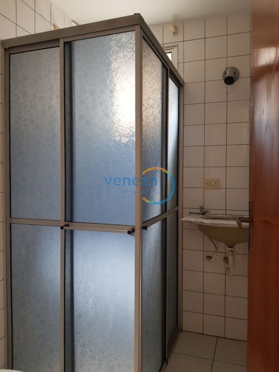 Apartamento à venda no bairro Centro de Londrina com 71.26m<sup>2</sup> útil, 3 quartos, 1 vaga de garagem