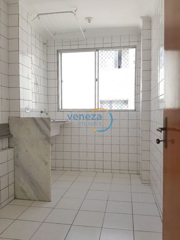 Apartamento à venda no bairro Centro de Londrina com 71.26m<sup>2</sup> útil, 3 quartos, 1 vaga de garagem