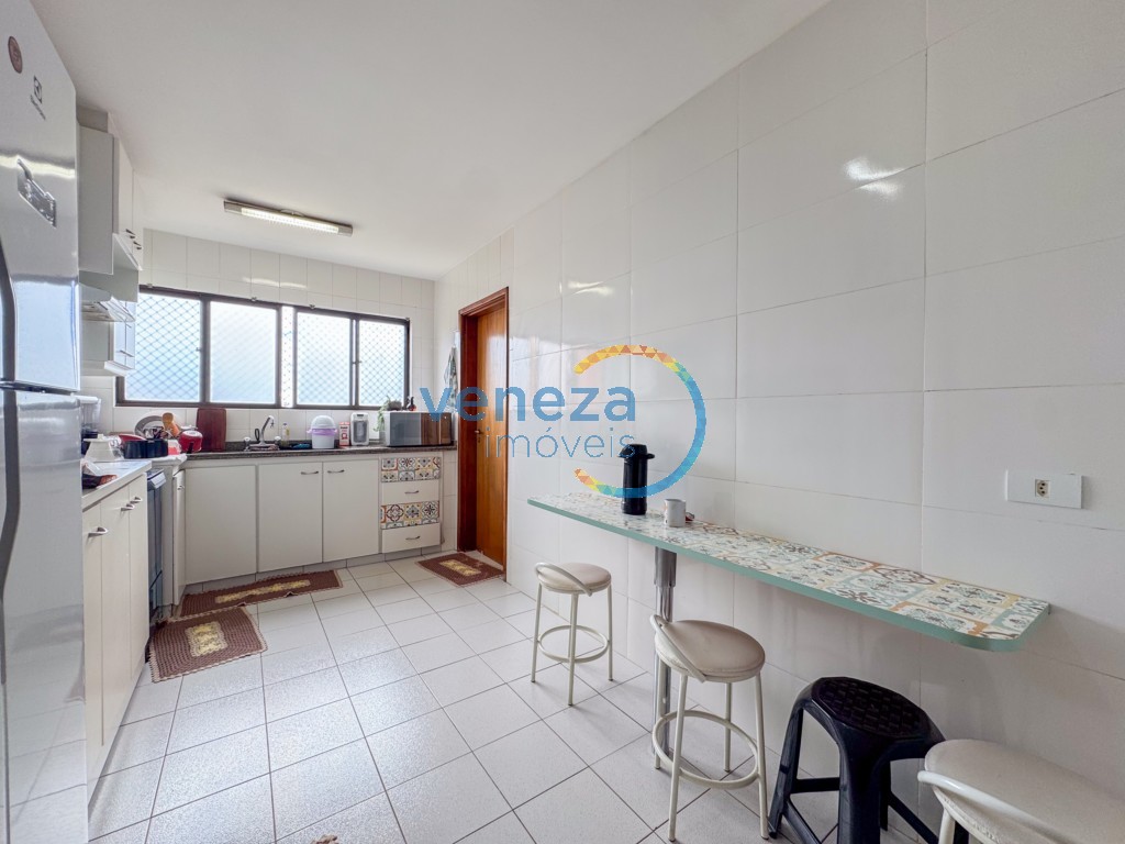 Apartamento à venda no bairro Agari de Londrina com 115m<sup>2</sup> útil, 2 quartos, 1 vaga de garagem