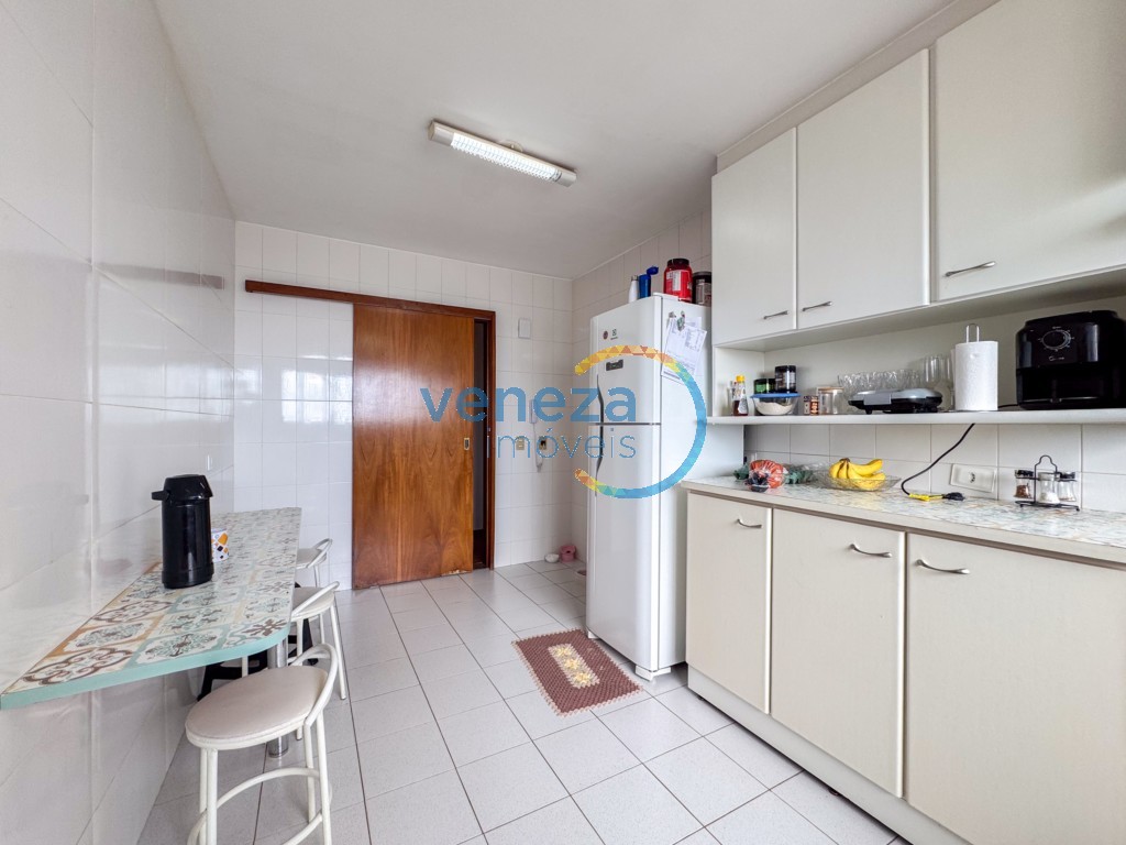 Apartamento à venda no bairro Agari de Londrina com 115m<sup>2</sup> útil, 2 quartos, 1 vaga de garagem