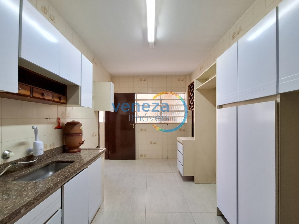 Apartamento para locação no bairro Centro de Londrina com 141.49m<sup>2</sup> útil, 3 quartos, 1 vaga de garagem