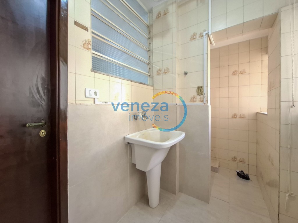 Apartamento para locação no bairro Centro de Londrina com 141.49m<sup>2</sup> útil, 3 quartos, 1 vaga de garagem