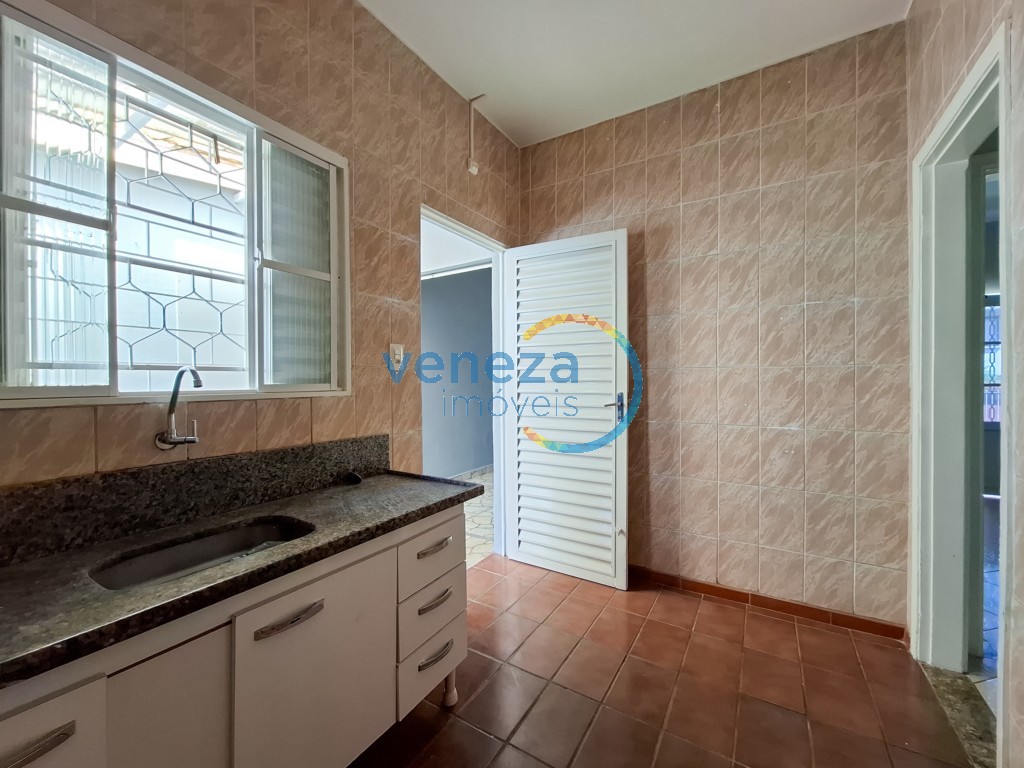 Casa Residencial à venda no bairro Londrilar de Londrina com 120m<sup>2</sup> útil, 3 quartos, 1 vaga de garagem