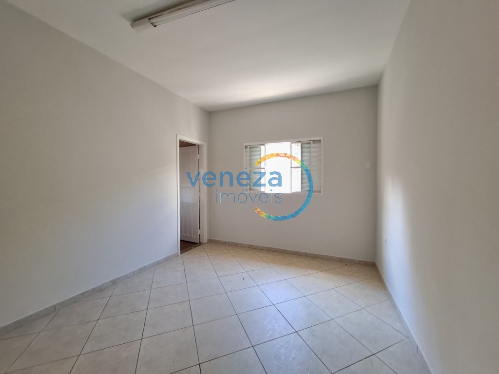 Casa Residencial à venda no bairro Londrilar de Londrina com 120m<sup>2</sup> útil, 3 quartos, 1 vaga de garagem