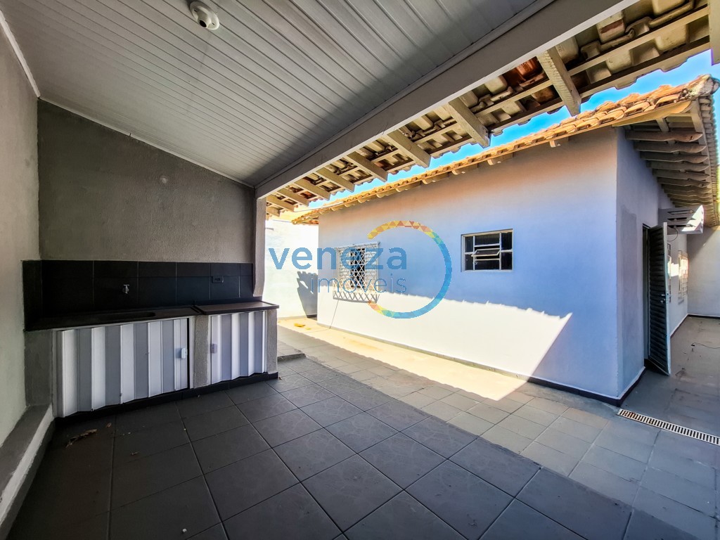 Casa Residencial à venda no bairro Londrilar de Londrina com 120m<sup>2</sup> útil, 3 quartos, 1 vaga de garagem