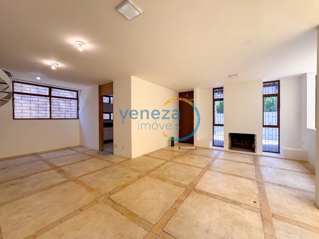 Casa Comercial à venda no bairro Quebec de Londrina com 213.5m<sup>2</sup> útil, 2 vagas de garagem