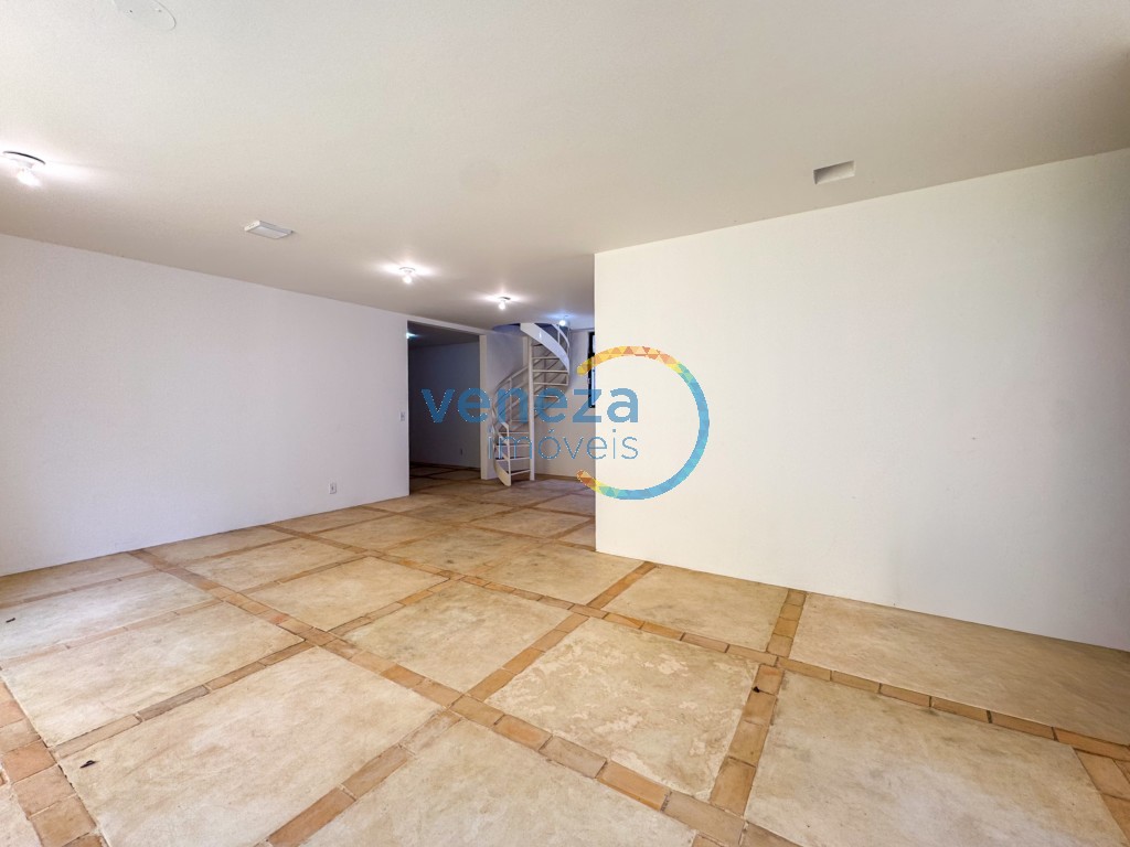 Casa Comercial à venda no bairro Quebec de Londrina com 213.5m<sup>2</sup> útil, 2 vagas de garagem