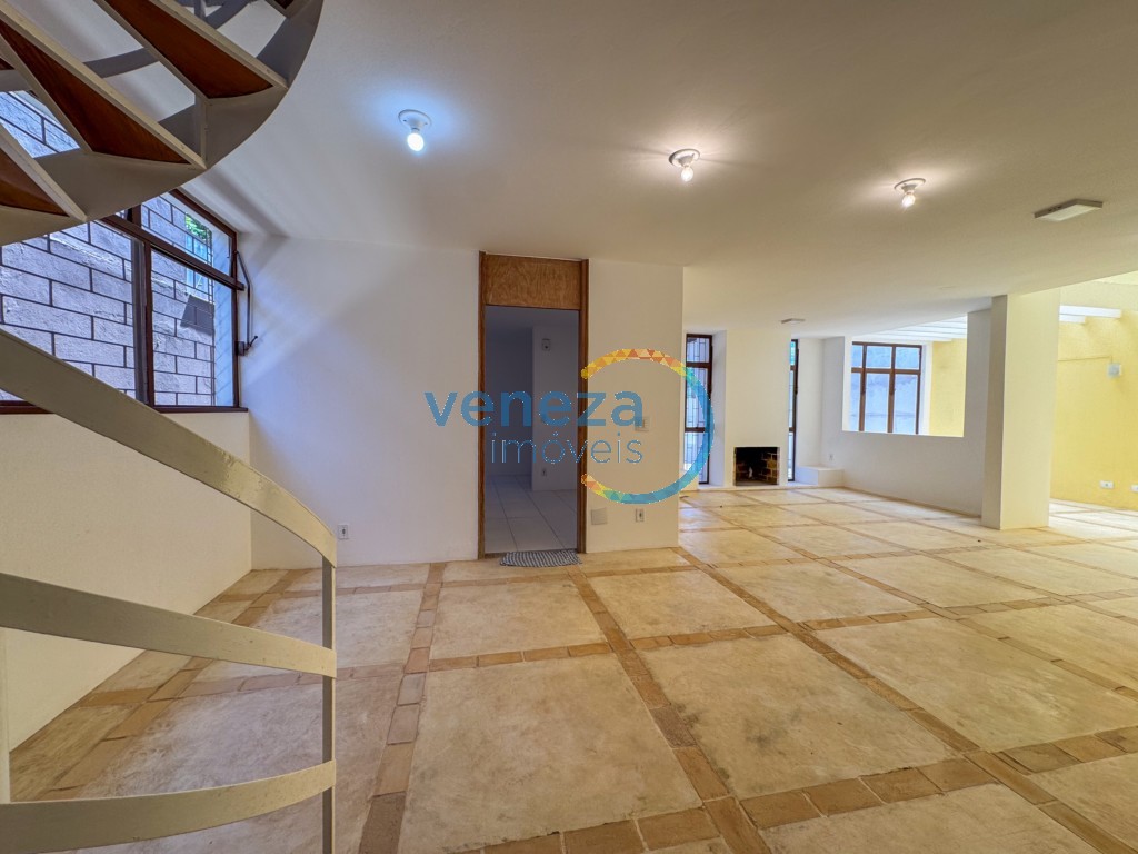 Casa Comercial à venda no bairro Quebec de Londrina com 213.5m<sup>2</sup> útil, 2 vagas de garagem