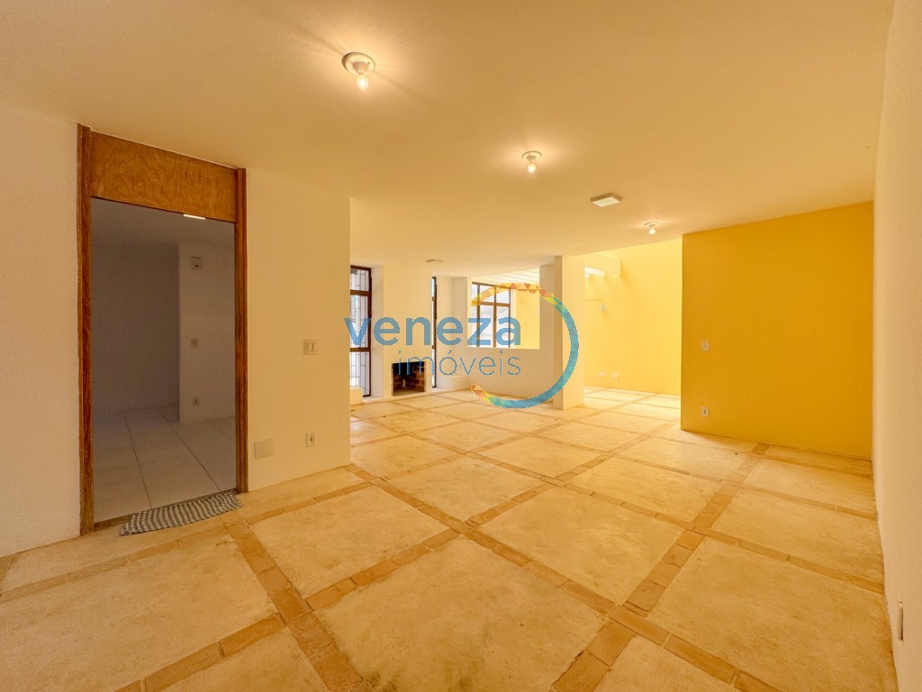 Casa Comercial à venda no bairro Quebec de Londrina com 213.5m<sup>2</sup> útil, 2 vagas de garagem