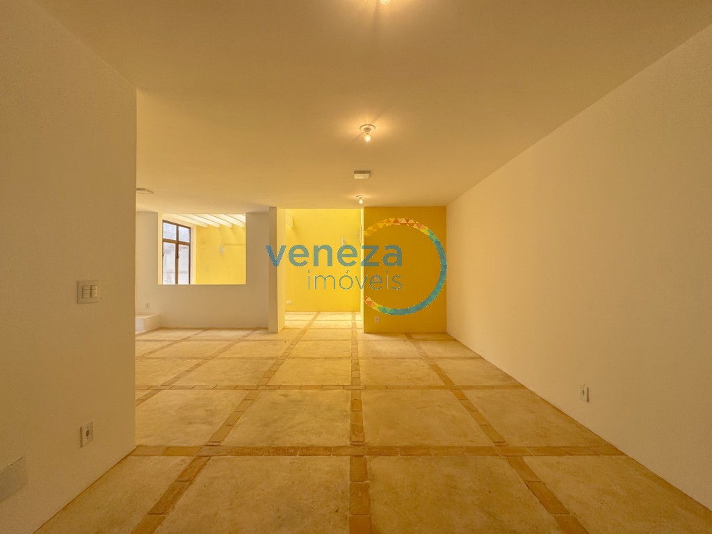 Casa Comercial à venda no bairro Quebec de Londrina com 213.5m<sup>2</sup> útil, 2 vagas de garagem