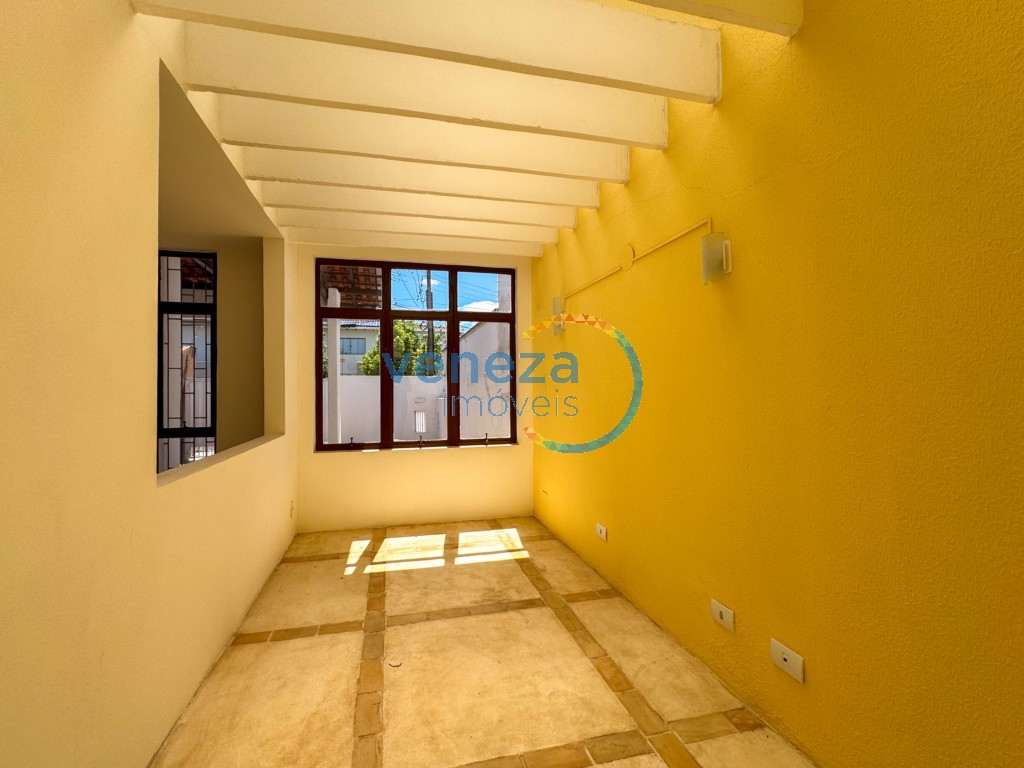 Casa Comercial à venda no bairro Quebec de Londrina com 213.5m<sup>2</sup> útil, 2 vagas de garagem