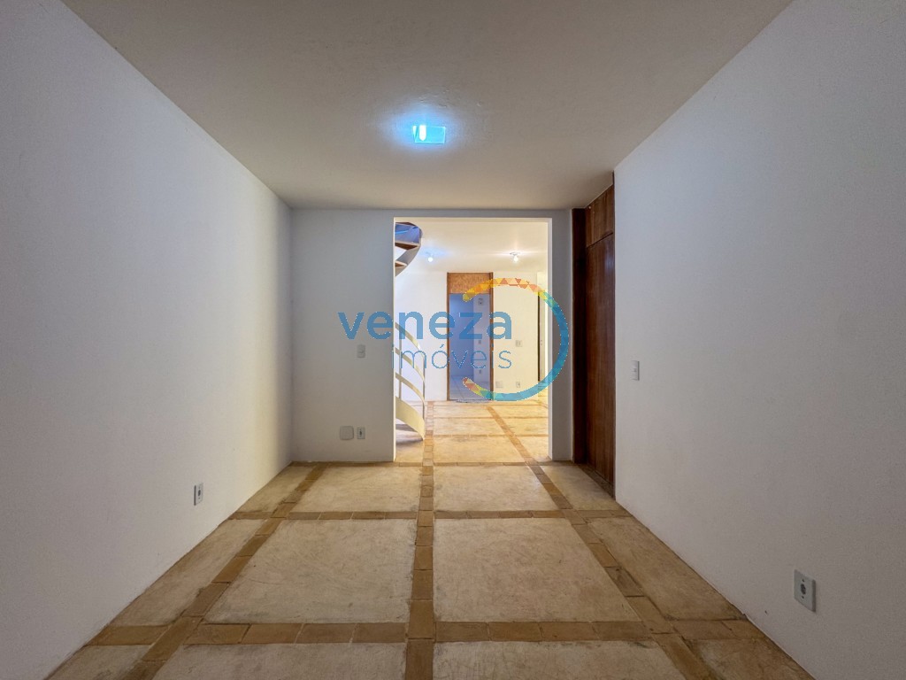 Casa Comercial à venda no bairro Quebec de Londrina com 213.5m<sup>2</sup> útil, 2 vagas de garagem