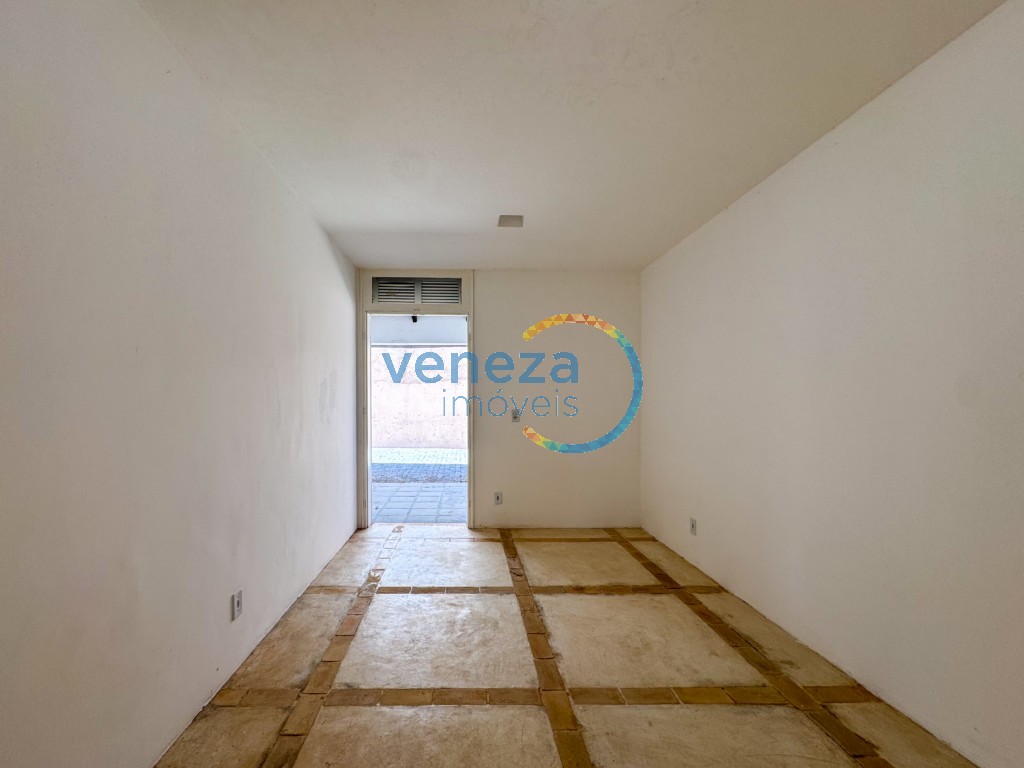 Casa Comercial à venda no bairro Quebec de Londrina com 213.5m<sup>2</sup> útil, 2 vagas de garagem