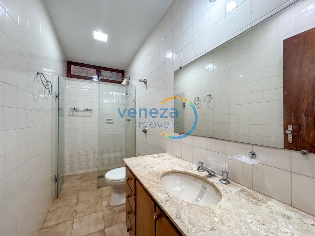 Casa Comercial à venda no bairro Quebec de Londrina com 213.5m<sup>2</sup> útil, 2 vagas de garagem