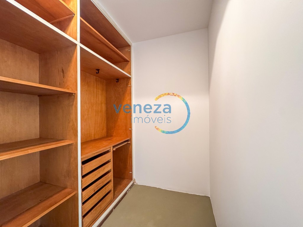 Casa Comercial à venda no bairro Quebec de Londrina com 213.5m<sup>2</sup> útil, 2 vagas de garagem