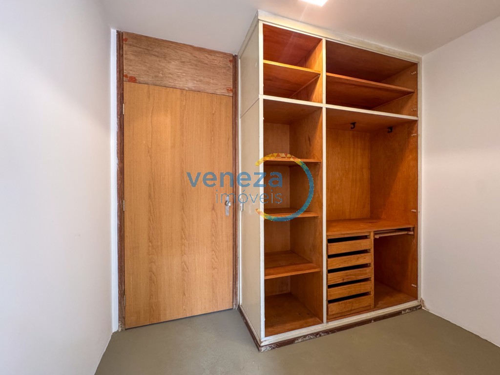 Casa Comercial à venda no bairro Quebec de Londrina com 213.5m<sup>2</sup> útil, 2 vagas de garagem