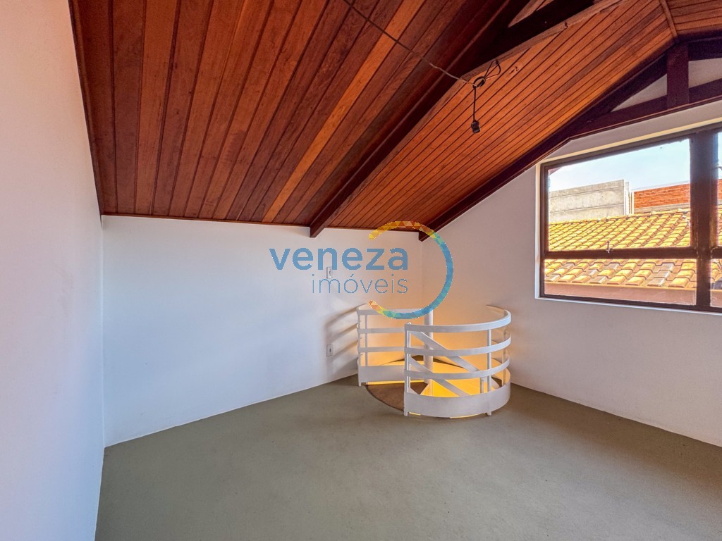 Casa Comercial à venda no bairro Quebec de Londrina com 213.5m<sup>2</sup> útil, 2 vagas de garagem