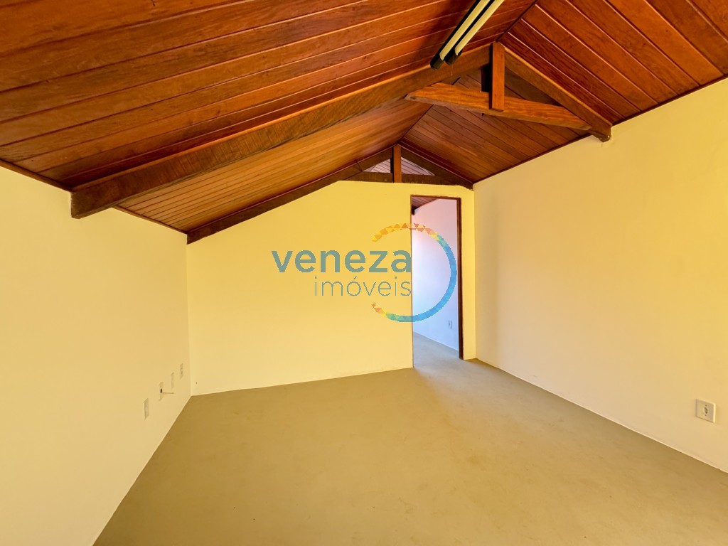 Casa Comercial à venda no bairro Quebec de Londrina com 213.5m<sup>2</sup> útil, 2 vagas de garagem