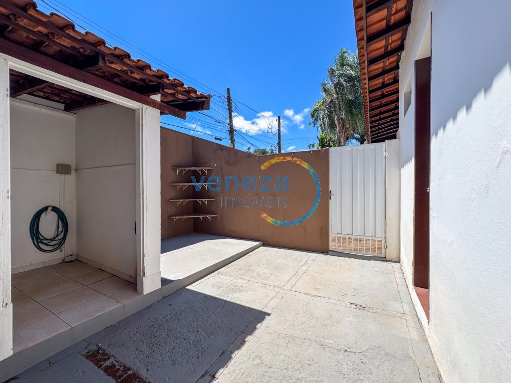 Casa Comercial à venda no bairro Quebec de Londrina com 213.5m<sup>2</sup> útil, 2 vagas de garagem