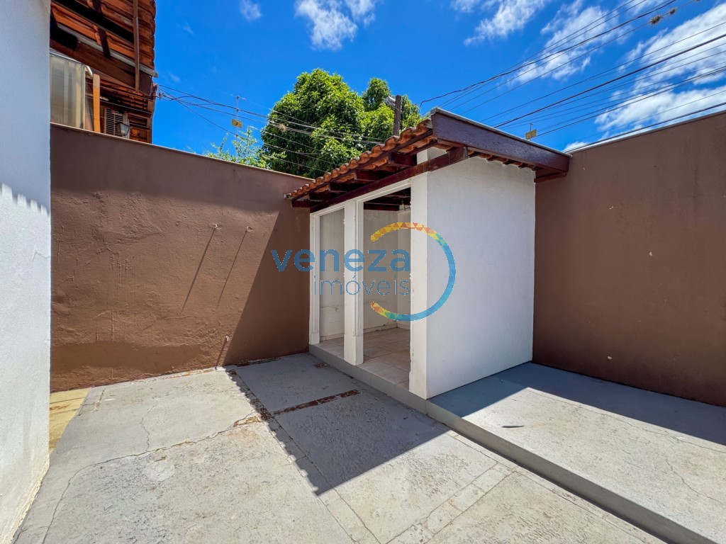 Casa Comercial à venda no bairro Quebec de Londrina com 213.5m<sup>2</sup> útil, 2 vagas de garagem