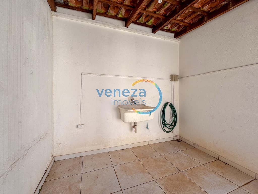 Casa Comercial à venda no bairro Quebec de Londrina com 213.5m<sup>2</sup> útil, 2 vagas de garagem