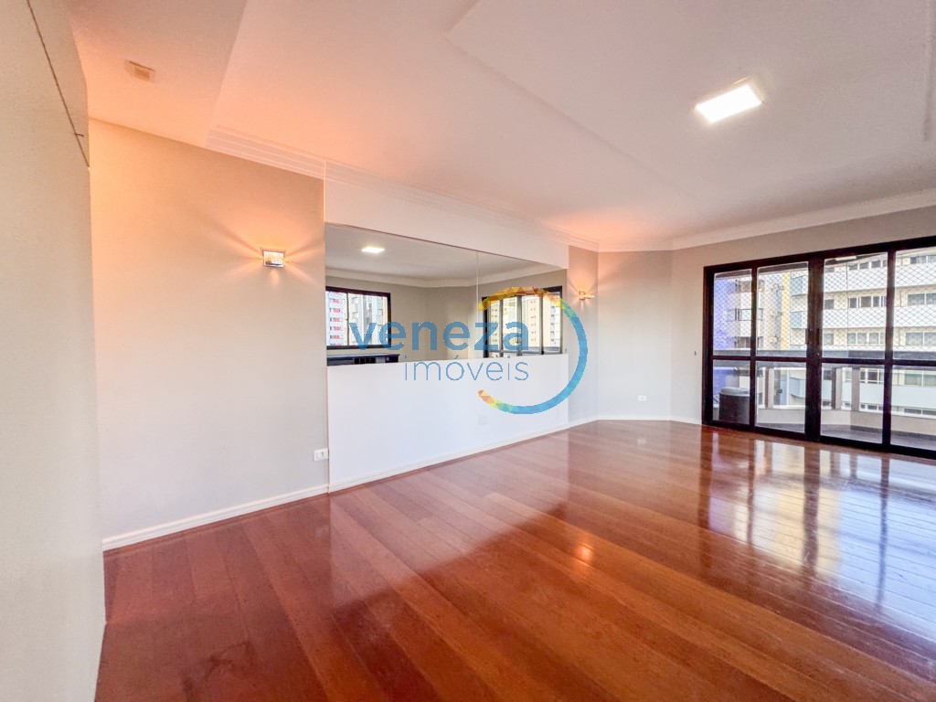 Apartamento à venda no bairro Centro de Londrina com 248.41m<sup>2</sup> útil, 4 quartos, 2 vagas de garagem