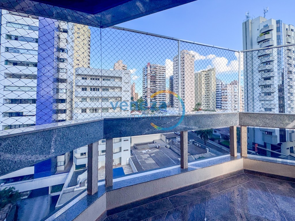Apartamento à venda no bairro Centro de Londrina com 248.41m<sup>2</sup> útil, 4 quartos, 2 vagas de garagem
