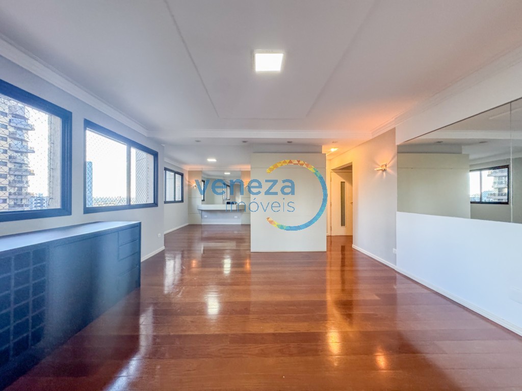 Apartamento à venda no bairro Centro de Londrina com 248.41m<sup>2</sup> útil, 4 quartos, 2 vagas de garagem