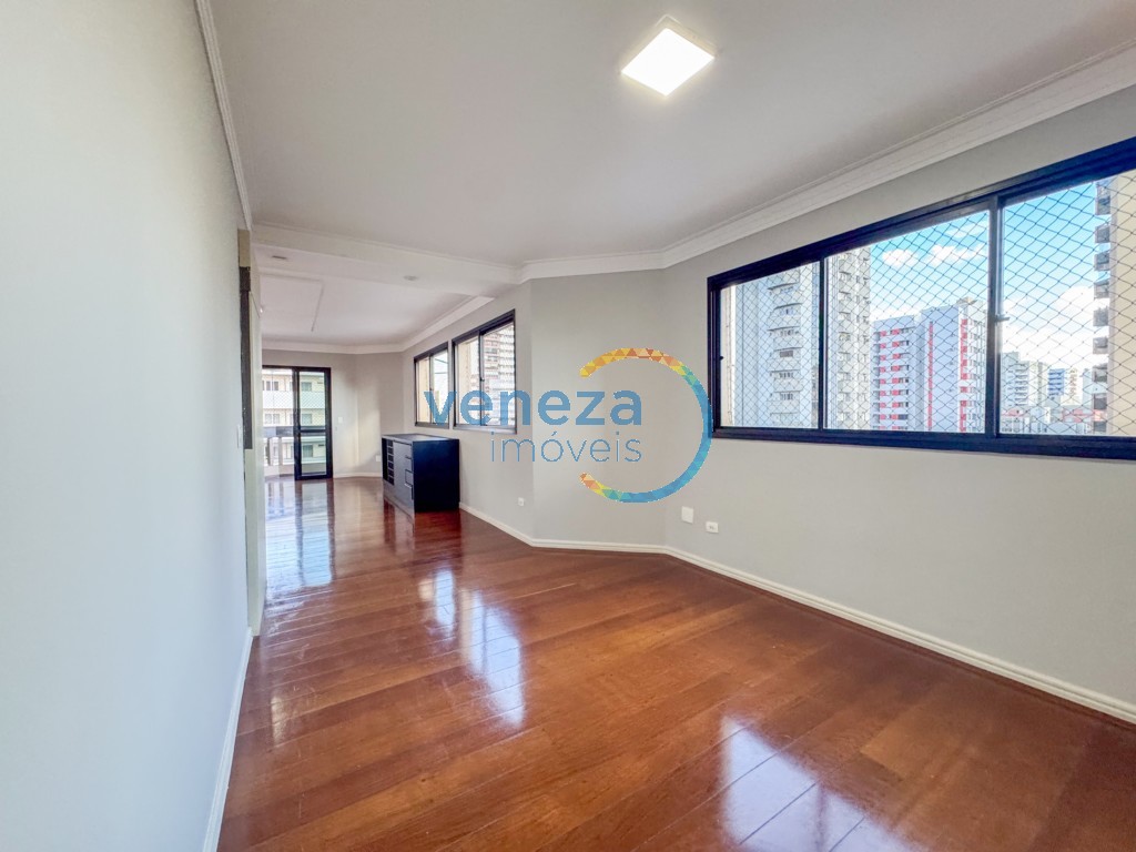 Apartamento à venda no bairro Centro de Londrina com 248.41m<sup>2</sup> útil, 4 quartos, 2 vagas de garagem