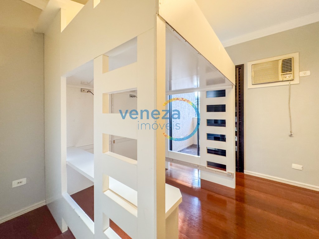 Apartamento à venda no bairro Centro de Londrina com 248.41m<sup>2</sup> útil, 4 quartos, 2 vagas de garagem