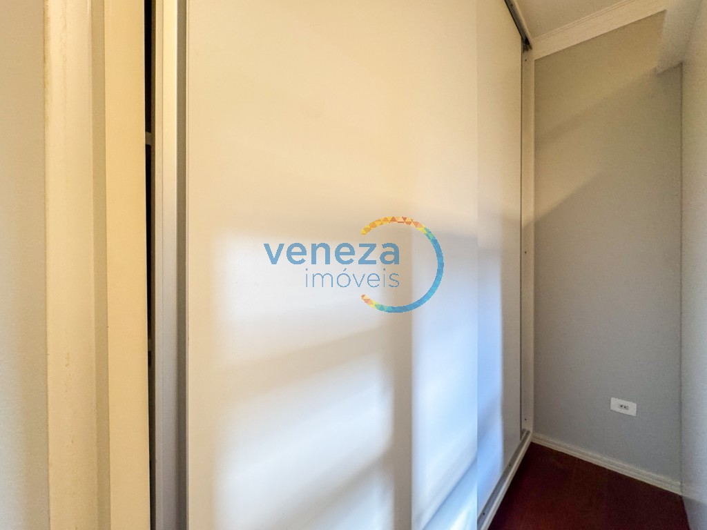 Apartamento à venda no bairro Centro de Londrina com 248.41m<sup>2</sup> útil, 4 quartos, 2 vagas de garagem