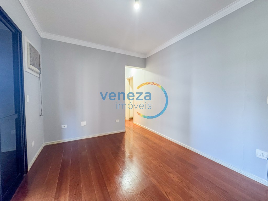 Apartamento à venda no bairro Centro de Londrina com 248.41m<sup>2</sup> útil, 4 quartos, 2 vagas de garagem