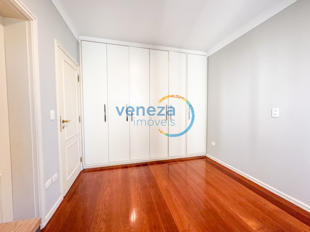 Apartamento à venda no bairro Centro de Londrina com 248.41m<sup>2</sup> útil, 4 quartos, 2 vagas de garagem