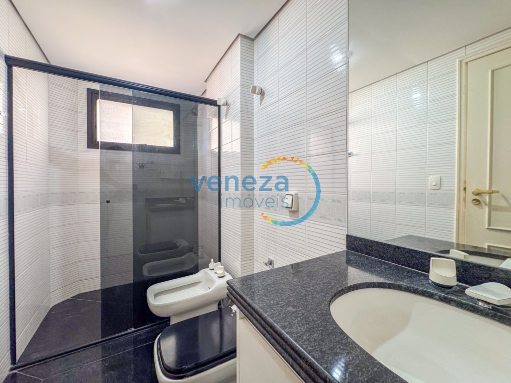 Apartamento à venda no bairro Centro de Londrina com 248.41m<sup>2</sup> útil, 4 quartos, 2 vagas de garagem