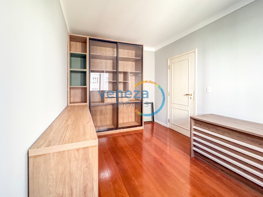 Apartamento à venda no bairro Centro de Londrina com 248.41m<sup>2</sup> útil, 4 quartos, 2 vagas de garagem