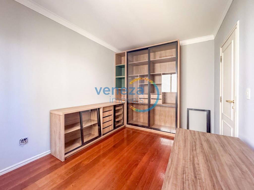Apartamento à venda no bairro Centro de Londrina com 248.41m<sup>2</sup> útil, 4 quartos, 2 vagas de garagem