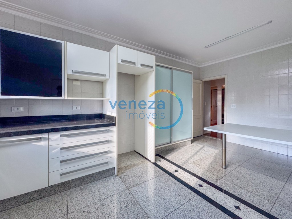 Apartamento à venda no bairro Centro de Londrina com 248.41m<sup>2</sup> útil, 4 quartos, 2 vagas de garagem